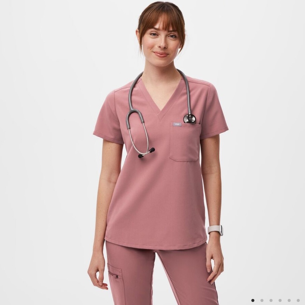 Figs SET Caterina one pocket scrub top and Livingston pants